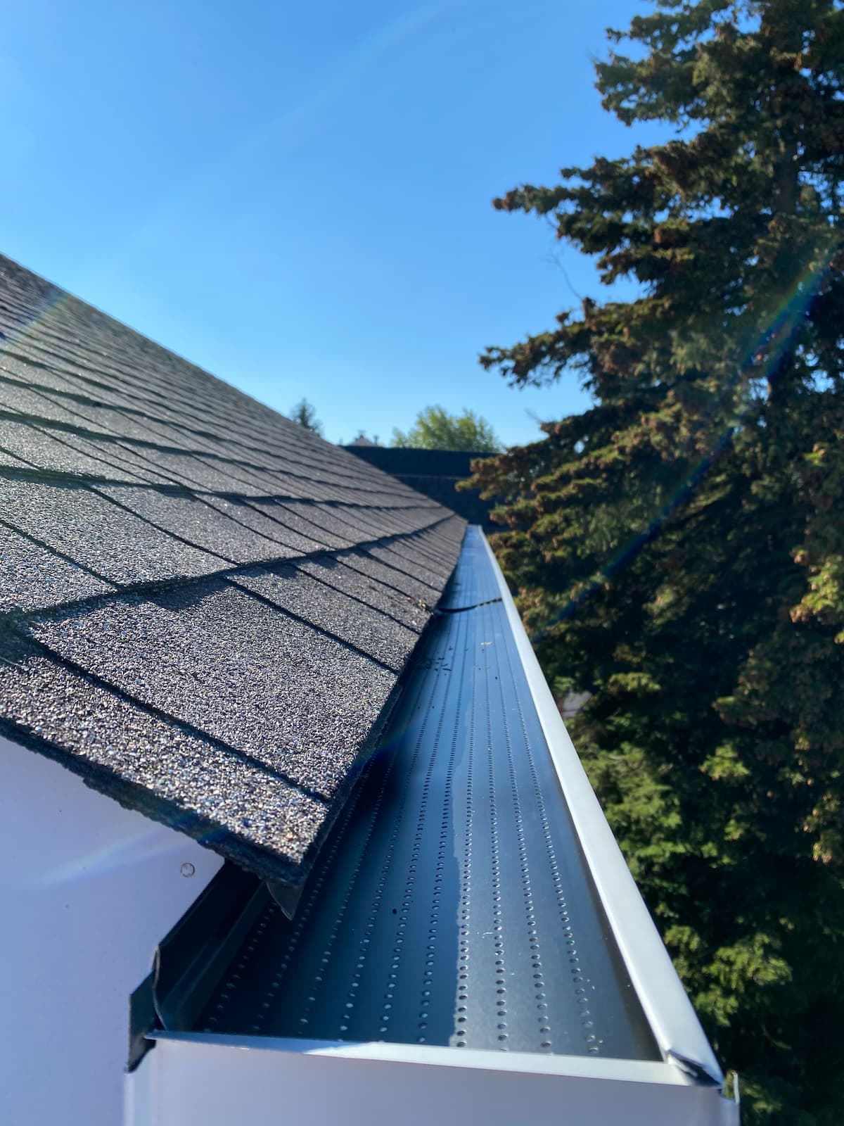 Seamless eavestrough and leaf guard installation